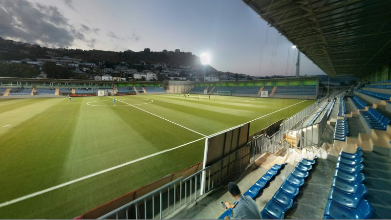 Bayıl stadionunun sıradan çıxmış ot örtüyünü dəyişdirilir