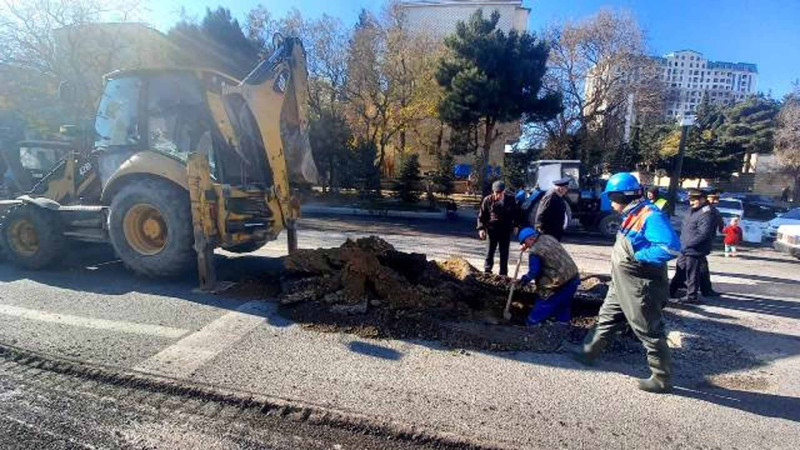 Nəsimi rayonunda yollara asfalt örtüyünün vurulması davam edir