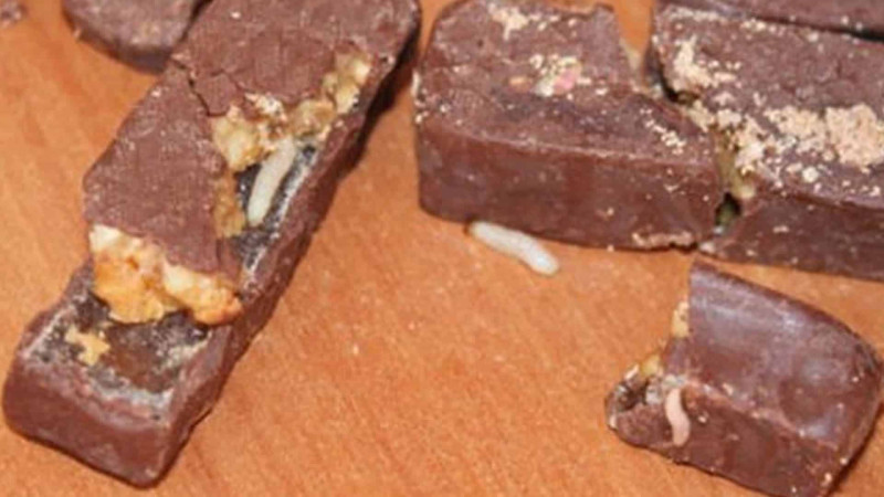 Bakıda konfetdən qurd çıxdı