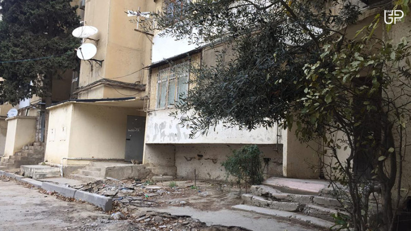 Xətai rayonunda həyətlərin abadlaşdırılması ilə bağlı başlanan işlər bir aya yaxındır ki, irəli getmir