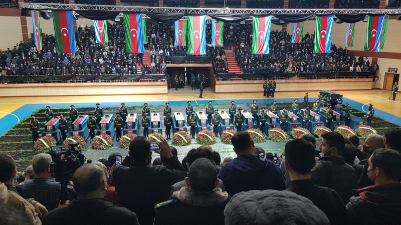Cənazələr son mənzilə yola salınırlar