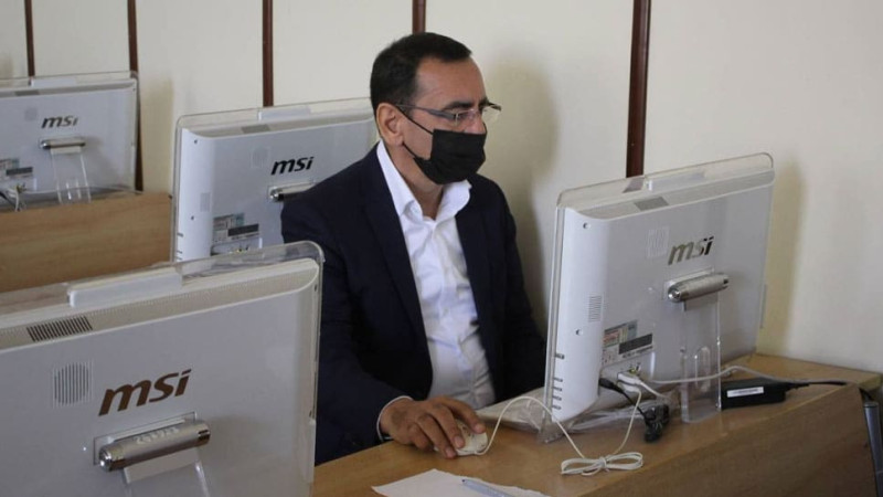 Oxumaq heç vaxt gec deyil - 62 yaşlı tələbə BDU-da imtahan verir