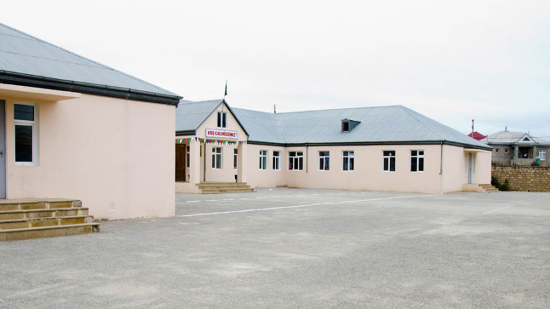 Bakıda daha bir məktəb əyani təhsilə qayıdıb