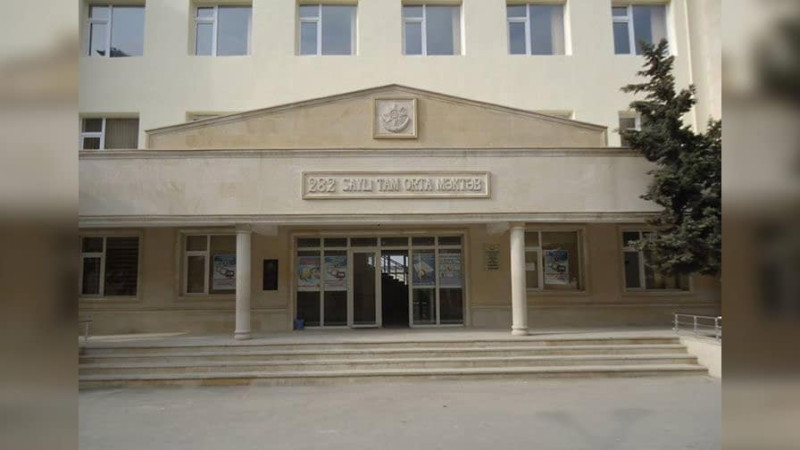 Bakıda şagird məktəbdə oxumaq əvəzinə şalvarını çıxardıb, müəllimin üstünə bıçaqla gəldi