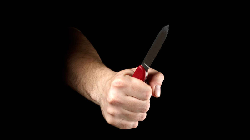 Xəzər rayonunda qadın qəbiristanlıq gözətçisini bıçaqlayıb