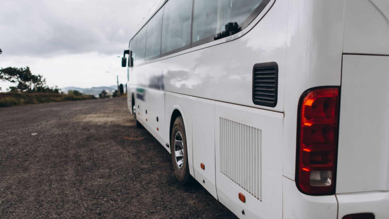 Bakıda sürücü tüstülənən avtobusu saxlamadı