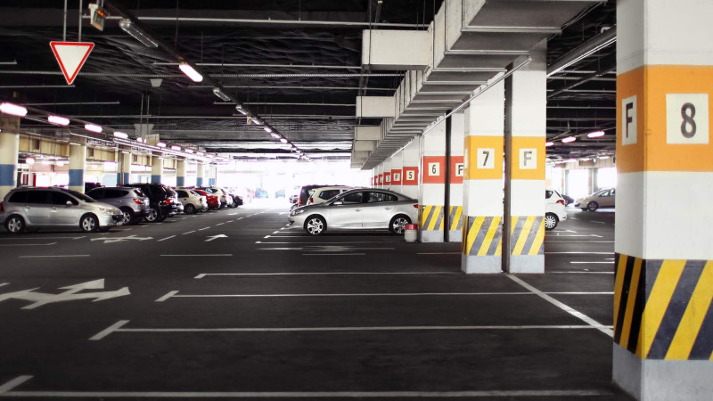 “AF mall” ticarət mərkəzinin altındakı “Parking”in girişi dəyişdirilib
