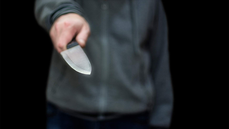 Bakı sakini dava zamanı bıçaqlanıb