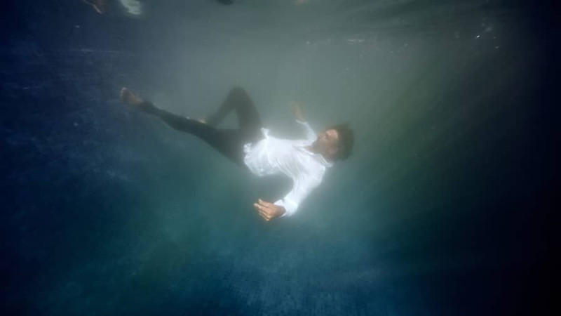 Bakı sakini özünü dənizə ataraq intihara cəhd edib