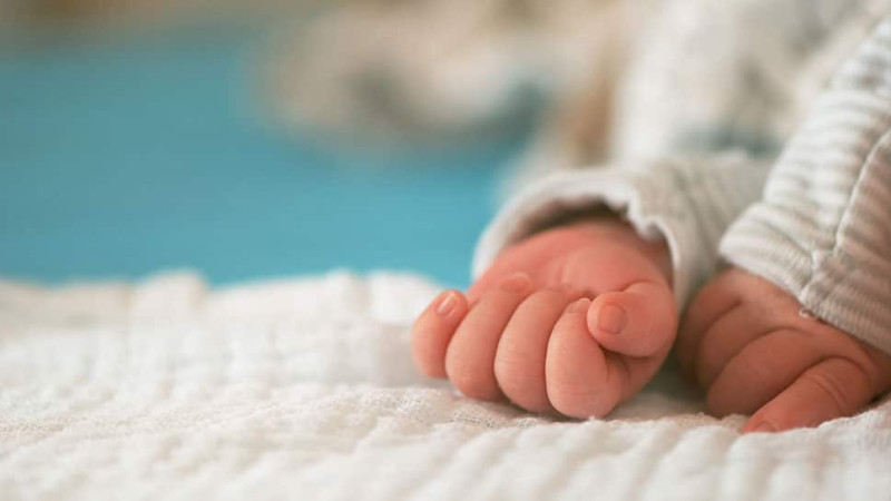 Bakıda 18 günlük körpənin qolu sınıb