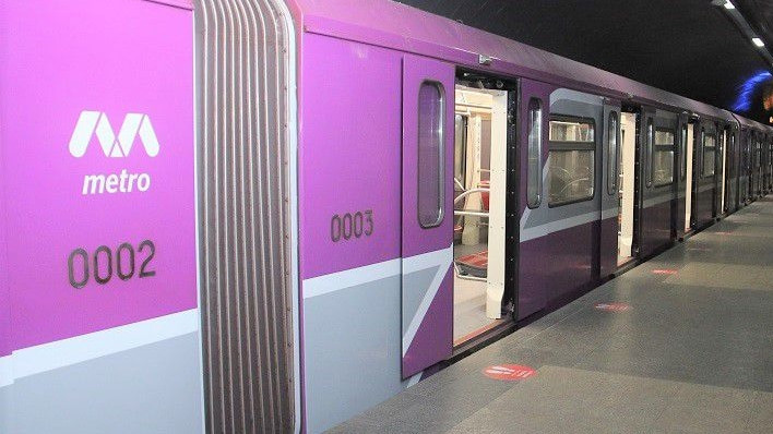 Gənc oğlan metro vaqonunda özünü yandırmaq istəyib