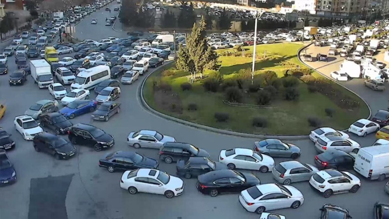 Bakının daha bir prospektində sıxlıq yaranıb