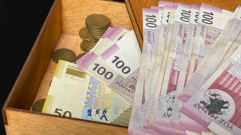 Salyan sakini mağazadan oğurladığı pulları Bakıda hotellərdə xərcləyib