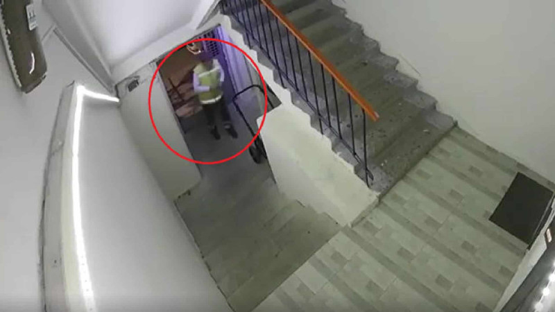 Oğurluğa yoxsa yardıma gəldiyi bilinməyən təcili tibbi yardım sürücüsünün görüntüləri yayılıb