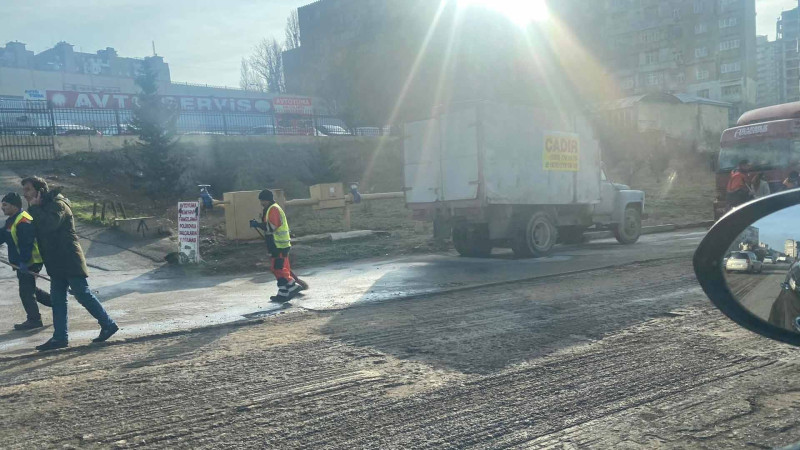 Yeni Günəşli qəsəbəsində yollara yamaq vurulub