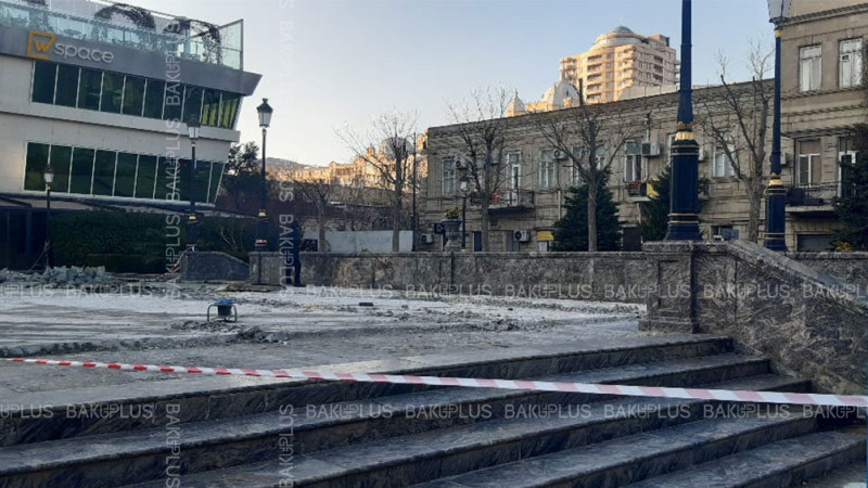 “AF mall” ilə üzbəüz park təmir olunur