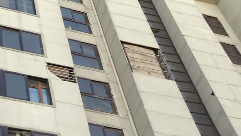 Nərimanov rayonu ərazisində 9 mərtəbəli yaşayış binasında təhlükəli vəziyyət müşahidə edilir