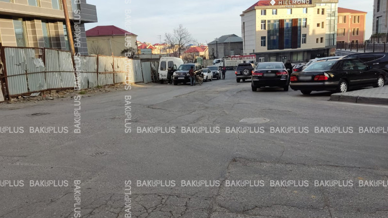Səbail rayonunda sakinlər yollardan şikayət edirlər
