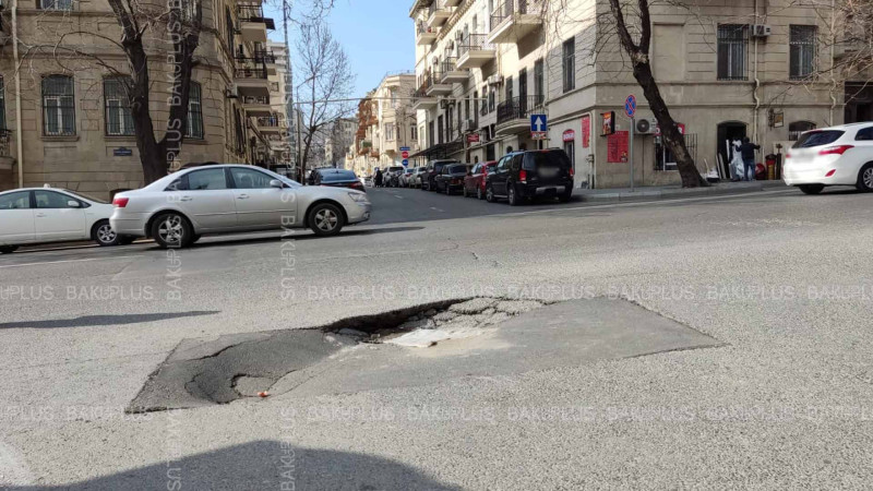 “Nizami” metrostansiyasının yaxınlığında avtomobil yolu çöküb