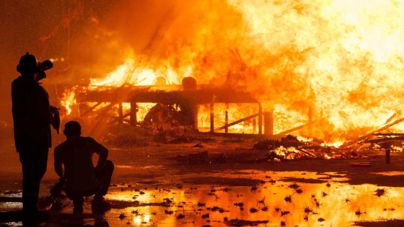 Nərimanov rayonunda istifadəyə yararsız kisələr yanıb