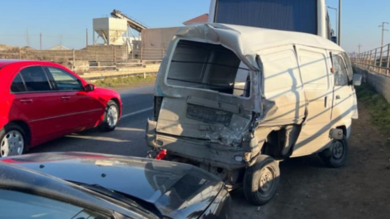 Binəqədi rayonunda avtobus qəza törədib