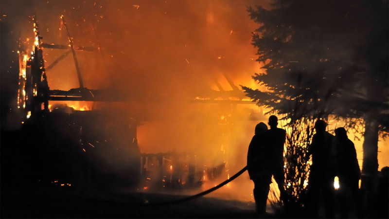 Xətai rayonunda yaşayış binasında yanğın baş verib