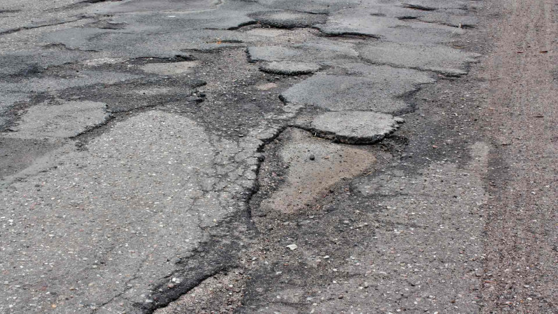 Xətai: Neapol 21, M1 ünvanında 1 kilometr yol bərbad vəziyyətdədir