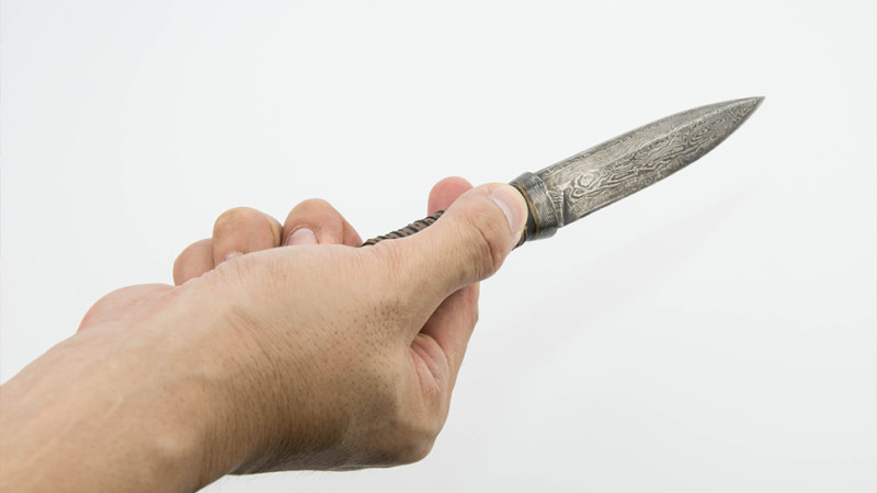 Xəzər rayonunda naməlum şəxs qadının barmağını kəsib