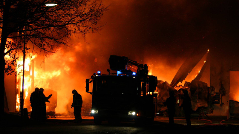 Bakıda restoran yanıb