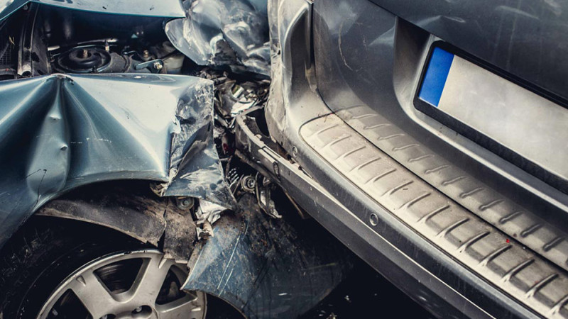 Bakıda “Opel” və “Toyota” toqquşublar