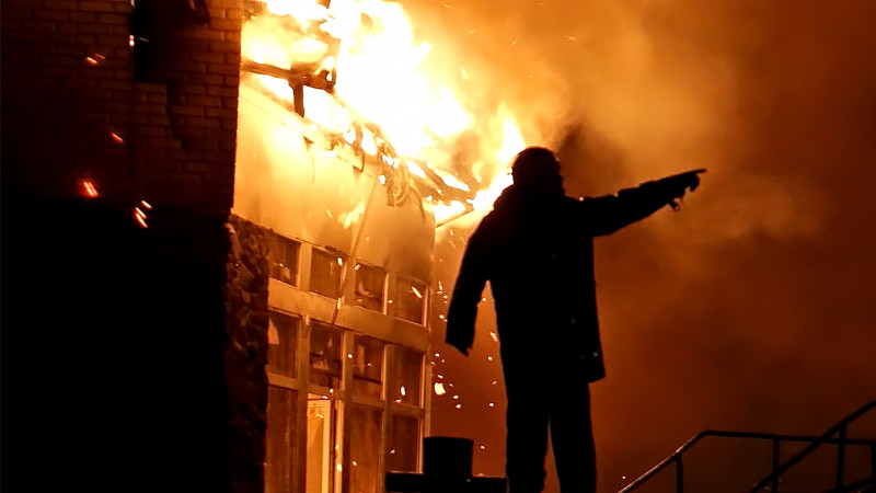 Xəzər: Binə qəsəbəsində anbar yanıb - Yenilənib