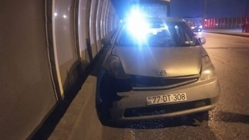 Nərimanov rayonunda yolun buz bağlaması avtoqəzaya səbəb olub