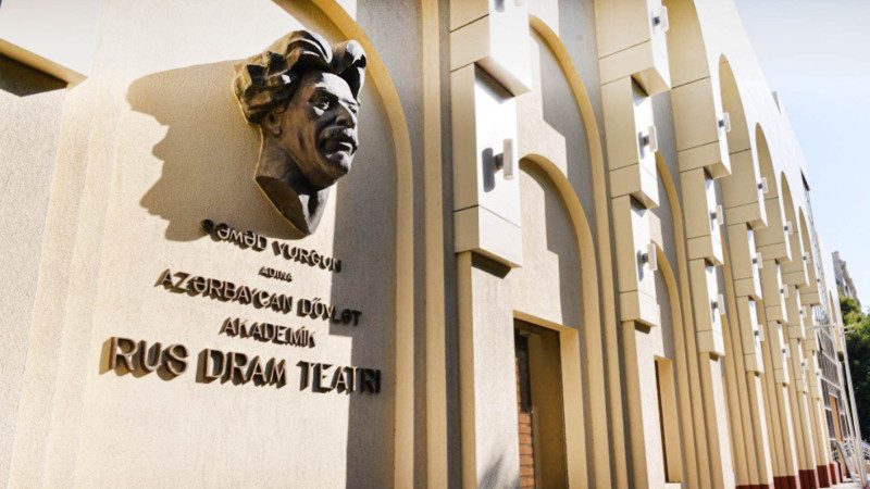 Koronavirus daha bir teatrı zəbt etdi: aktyorlar yoluxdu, tamaşalar təxirə salındı