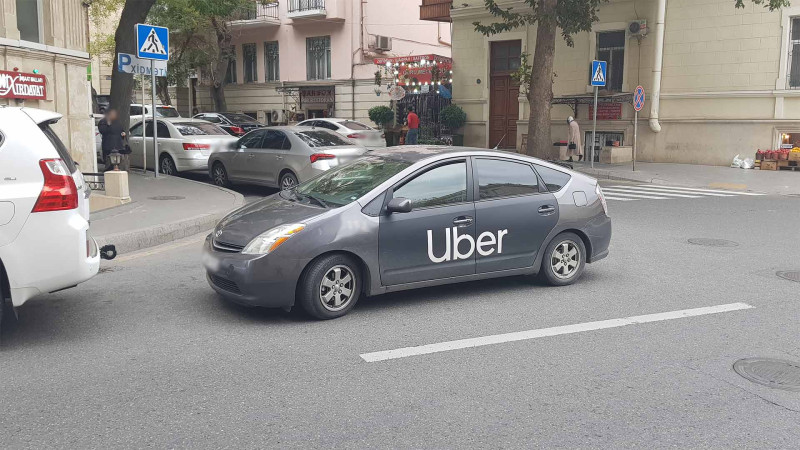 Paytaxtda Uber taksi sürücüləri qəza törədiblər