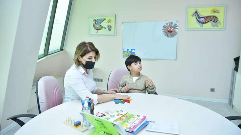 Deputat Könül Nurullayeva Reabilitasiya Mərkəzində olub