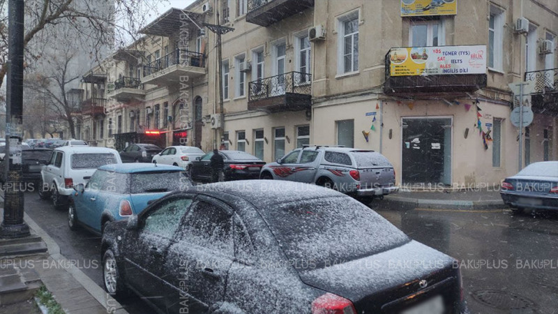 Bakıda qarlı hava ilə əlaqədar bəzi yollarda sürət həddi endirilib