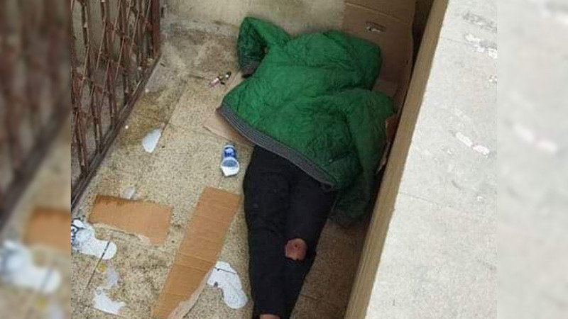Nizami metrosunun yaxınlığında dilənən 11 yaşlı uşaq patının qurbanına çevrilib