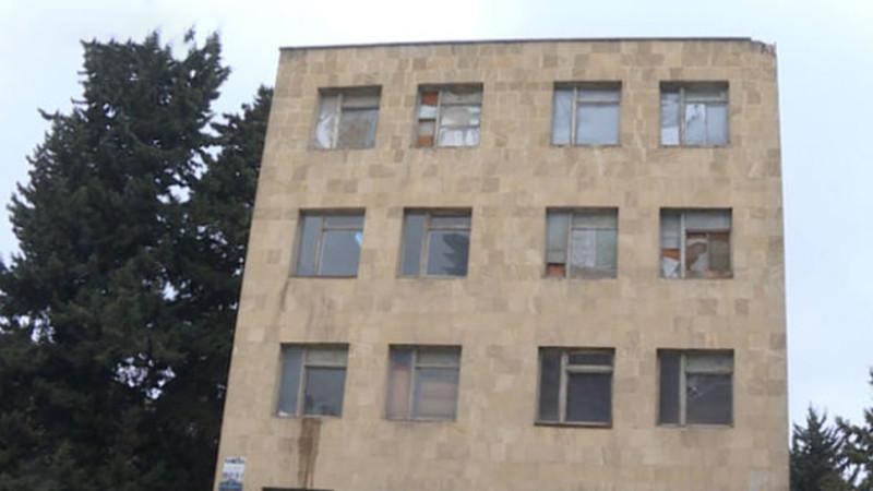 14 nömrəli Bakı Peşə Liseyinin tələbələri oxumaq əvəzinə damda şou göstəriblər