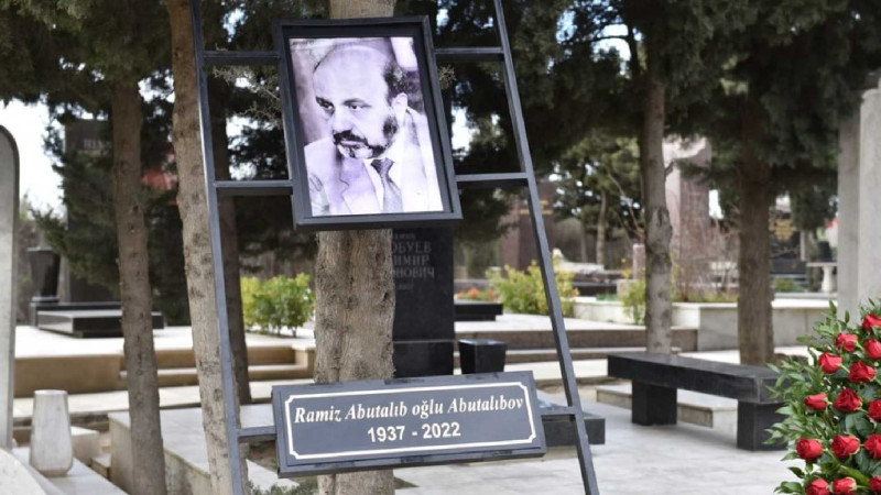 Ramiz Abutalıbov torpağa tapşırılıb