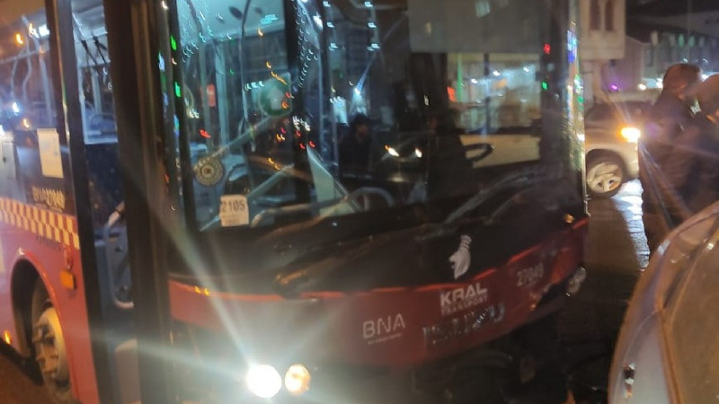 Yasamal rayonunda sərnişin atobusu avtoqəzaya düşüb