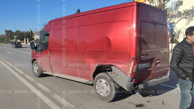 Xəzər rayonunda minik avtomobili ilə mikroavtobus toqquşub