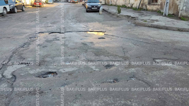 Kubinkada asfalt yolu “yeyilib”, yol pis günə düşüb