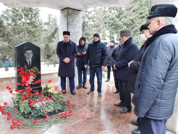 Xəzər rayonunda 20 Yanvar şəhidi Fuad Fərhadoğlunun məzarı ziyarət olunub