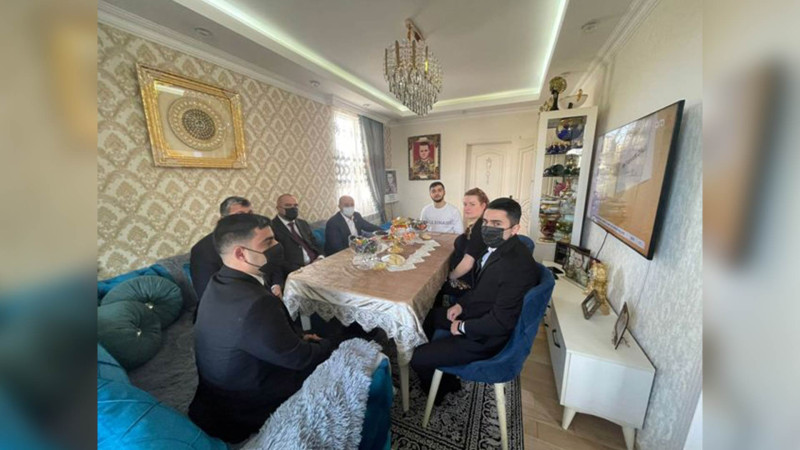 Nəsimi RİH-in əməkdaşları Vətən Müharibəsi şəhidi Dmitriy Solnsevin ailəsini ziyarət ediblər