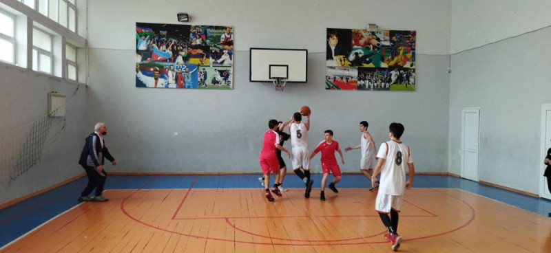 Nəsimi rayonunda məktəblilər arasında stritbol üzrə yarış keçirilib