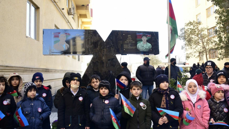 Xətai rayonunda Vətən müharibəsi şəhidlərinin xatirə lövhəsinin açılışı olub