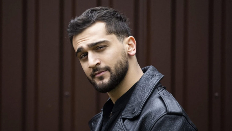 “Jony” Bakıya gəlir