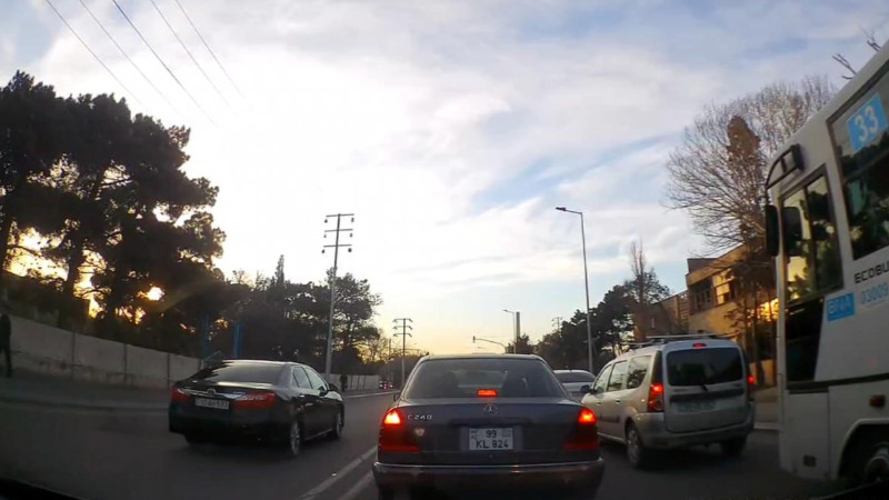 Nərimanov rayonunun bu küçəsində sürücülər mütəmadi olaraq qayda pozur