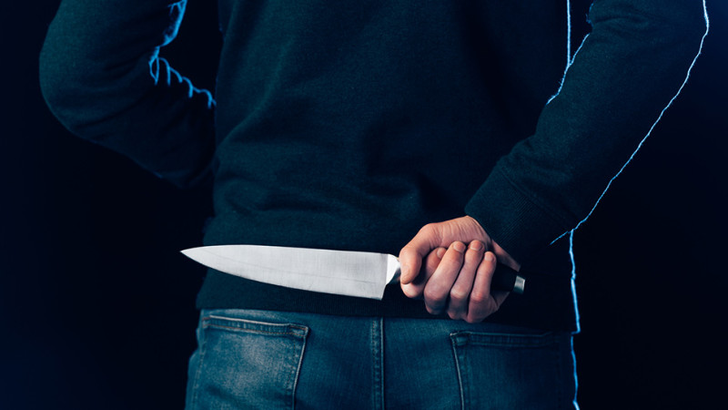 Binə qəsəbəsində qonşu qonşunu bıçaqlayıb