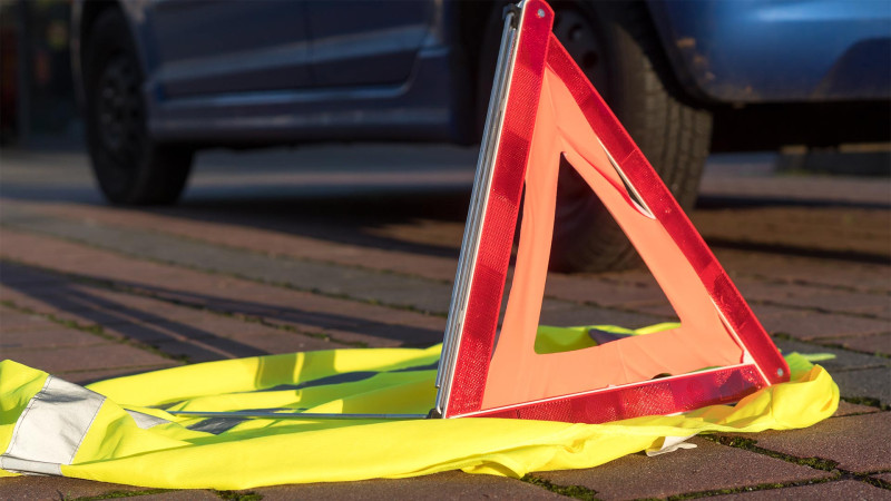 Xəzər rayonunda magistral yolu keçən piyadaları avtomobil vurub